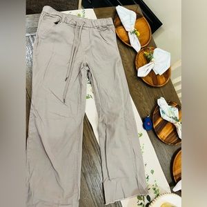 Sincerely Jules
Size M Casual pants